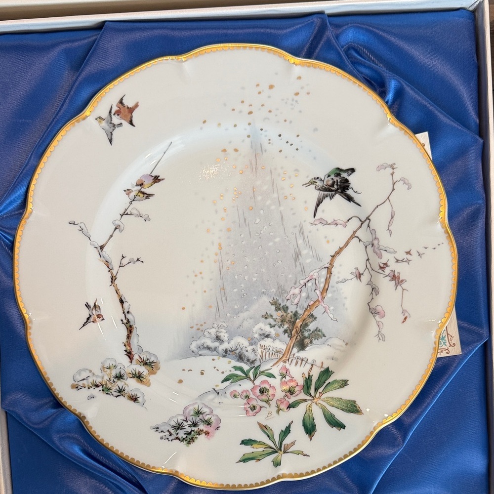 Decorative Blue-Accented Porcelain Plate Set - Floral & Bird Motifs - Picture 5 of 16